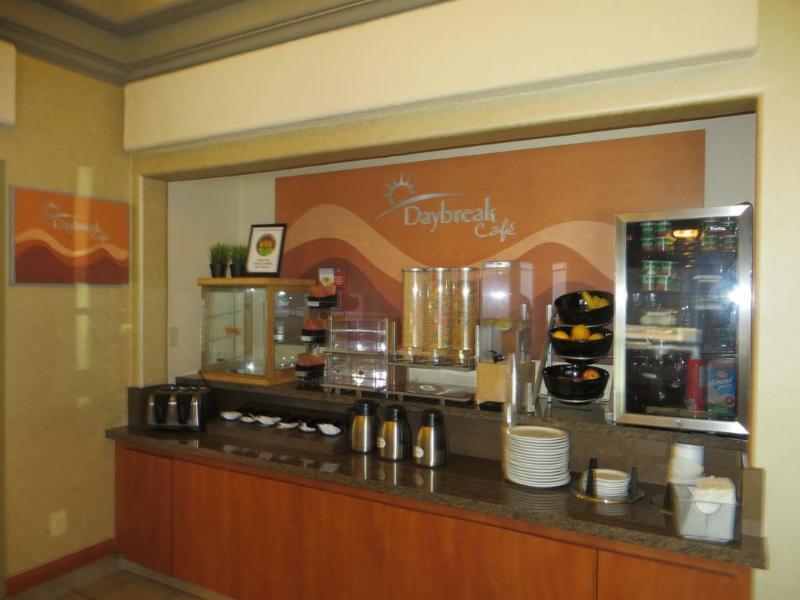 Days Inn By Wyndham Calgary Airport Kültér fotó